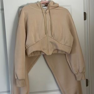 Cream color sweatsuit with crap sweatshirt super cute 1x